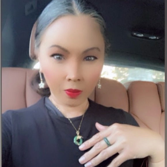 Meet your Posher, Natalia Marie Murphy. Favorite brand is Brunello Cucinelli - Picture 9 of 17